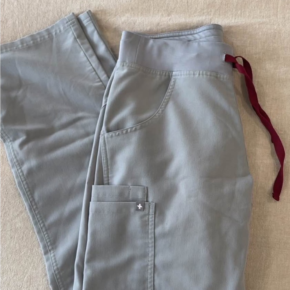 Figs Cement Gray Kade Cargo Scrub Pants XS